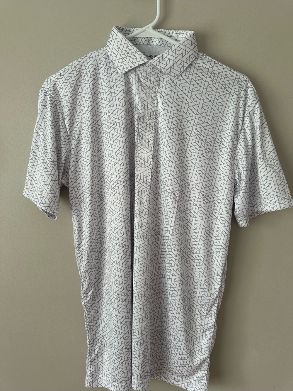NWOT!Collars & Co White and grey Geometric Short-Sleeve Polo Shirt. Men’s medium
